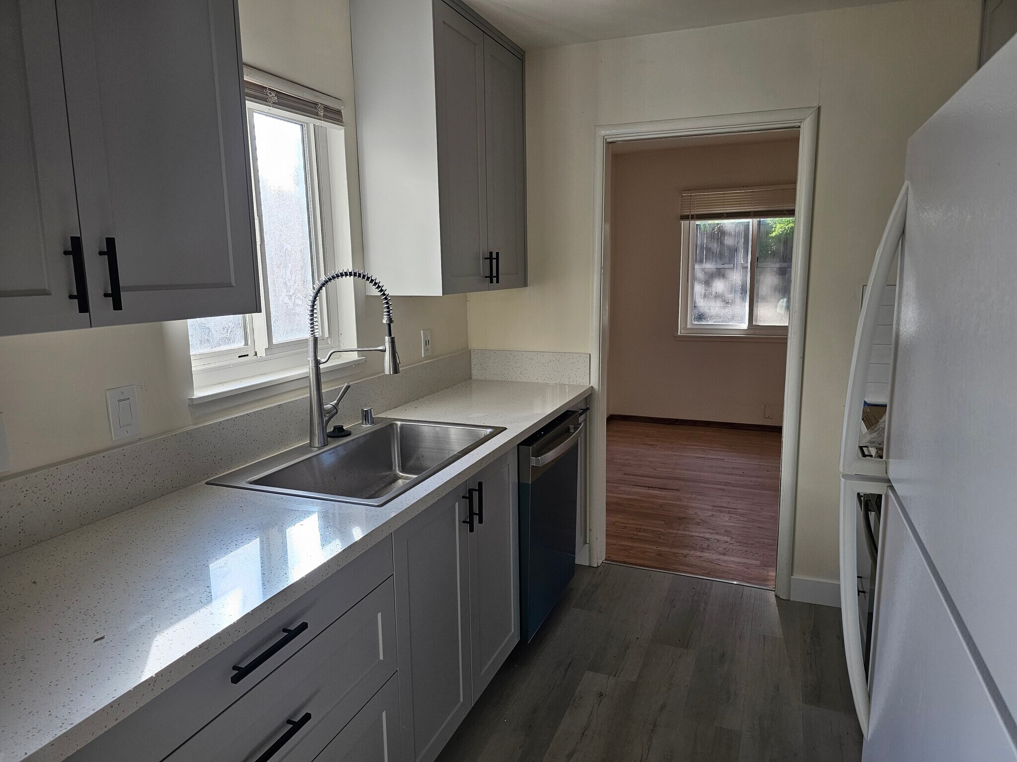 Building Photo - 819 Linden Ln