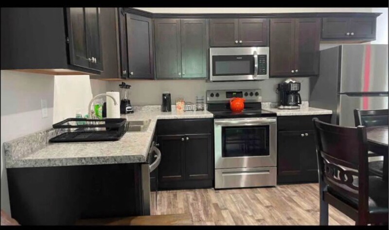 Building Photo - 21 Walnut Grv Ave