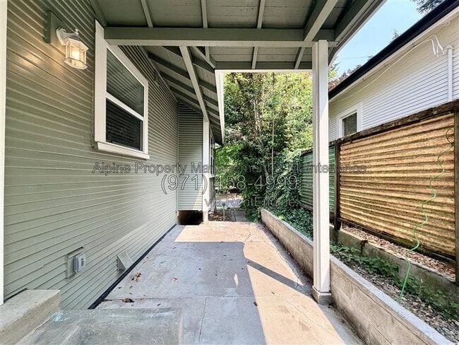 Building Photo - 5004 SE 38th Ave