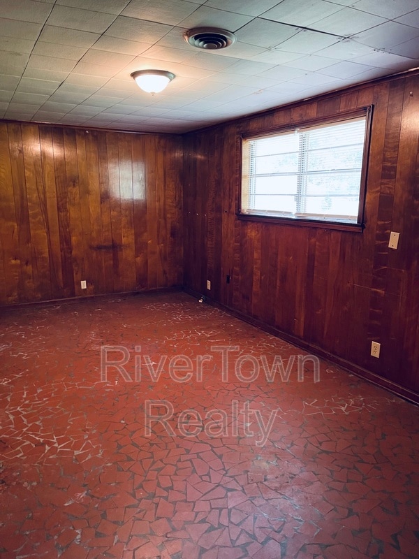 Building Photo - 4860 Leonard Rd