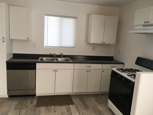 Kitchen - 2709 Cardinal Ave