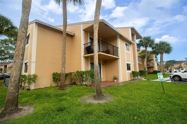 Building Photo - 9491 Palm Cir S