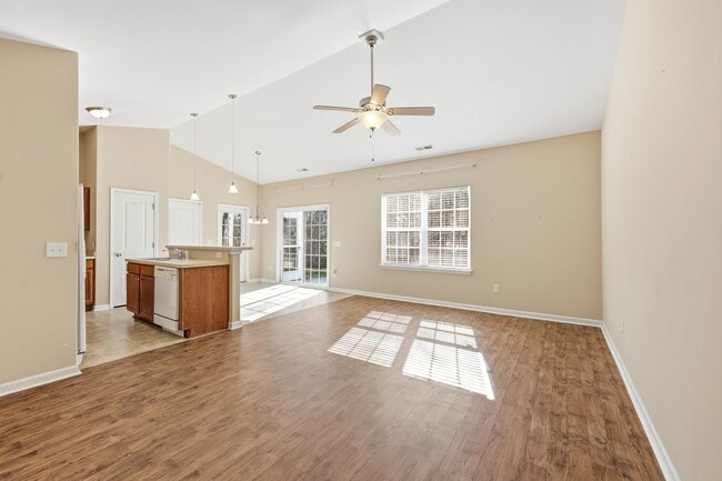 Building Photo - 292 Oak Crest Cir