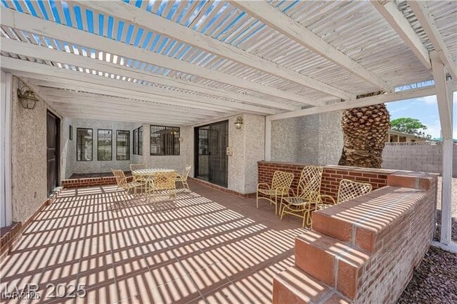 Building Photo - 2004 Canterbury Dr