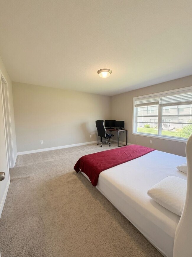 Building Photo - 4782 Martingale Dr