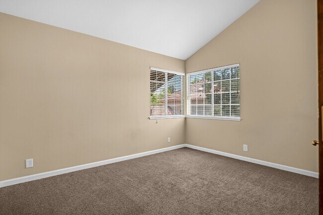 Building Photo - 2335 Benton Pl