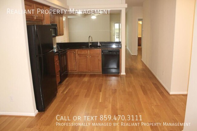 Building Photo - 3 Bedrooms, 2 baths. Downtown Lexington be...