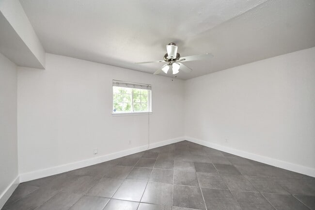 Building Photo - 4011 Ebbtide Dr