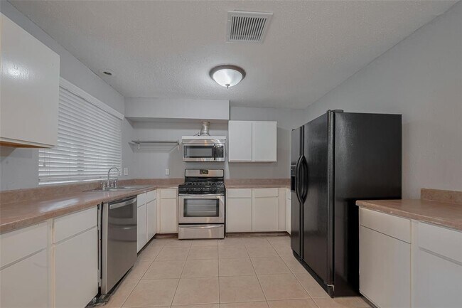 Building Photo - 3610 Bee Bayou Ln