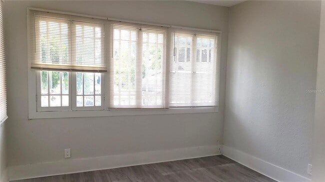 Building Photo - 137 S Stone St