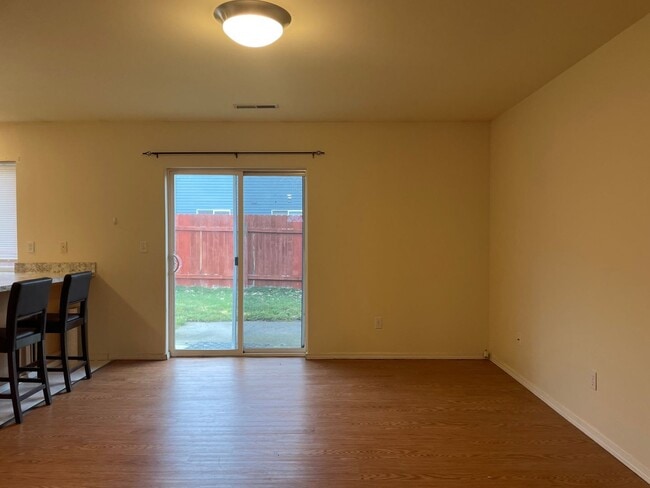 Building Photo - Charming Rambler