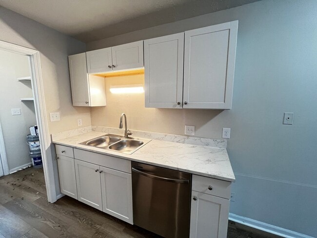 Building Photo - Unfurnished, One Bedroom, First Floor Condo in Myrtle Beach! Available Now!
