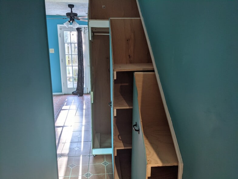 Pull-out storage under stairs! - 2854 S Meade St