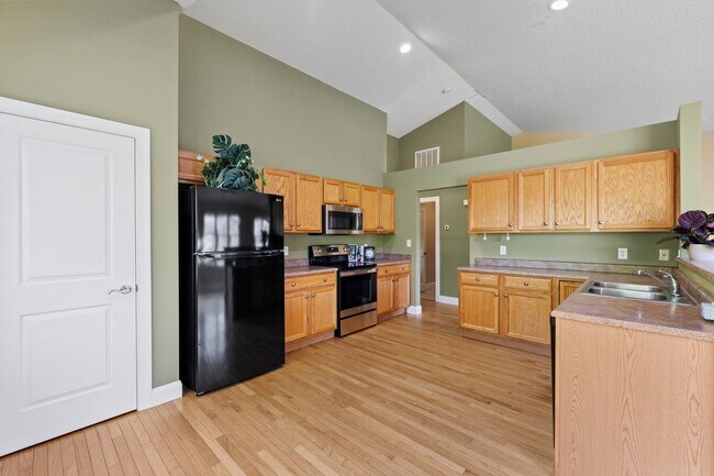 Building Photo - Delightful 3-Bedroom, 2-Bathroom with Fenc...