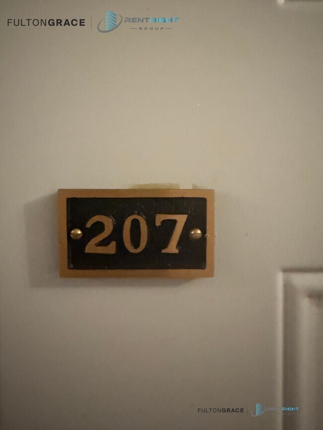 Building Photo - 4526 N Sheridan Rd