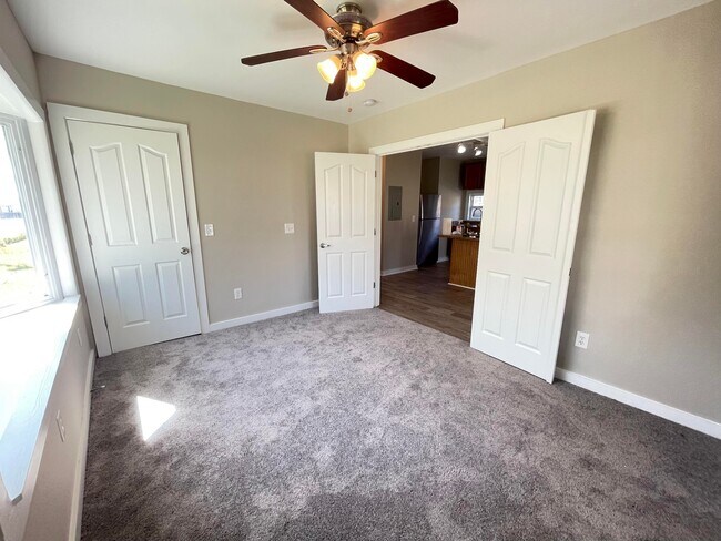 Building Photo - 414 1st Ave