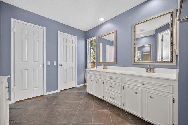 Building Photo - 6107 Howland Ct