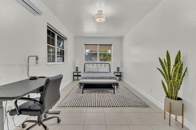 Building Photo - 709 SW 7th Ave