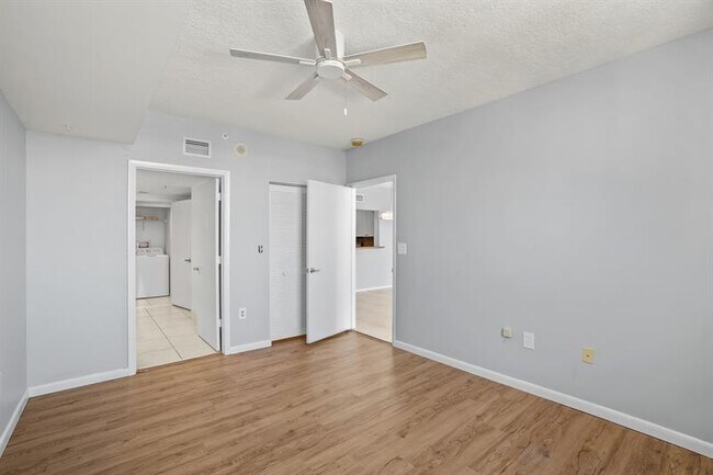 Building Photo - 3020 NE 32nd Ave