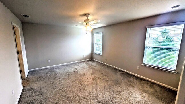 Building Photo - Annual UNfurnished NEW 4/ 2 1/2 home off S...