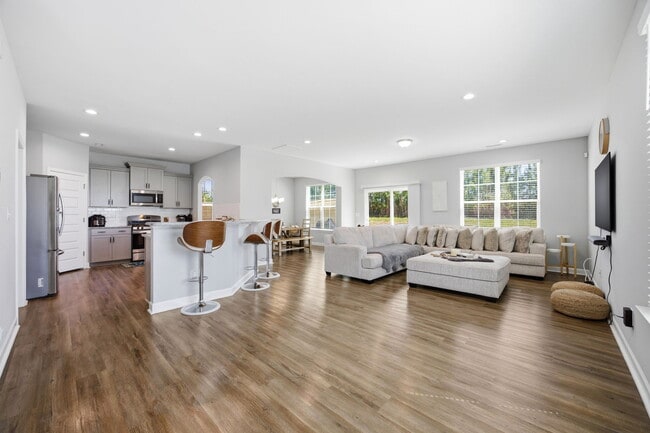 Building Photo - 450 Hawksbill Dr