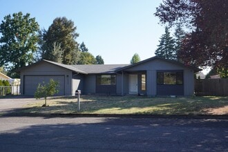 Building Photo - 2909 NE 135th Ave