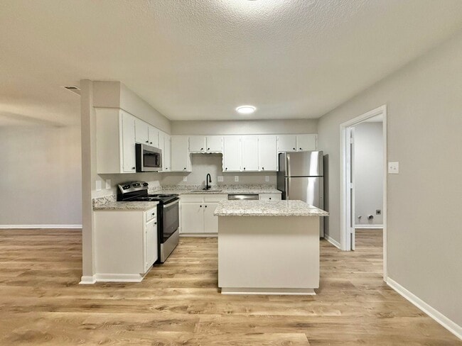 Building Photo - Tour Today!  Newly Renovated 2-Bedroom, 1-Bath Duplex!