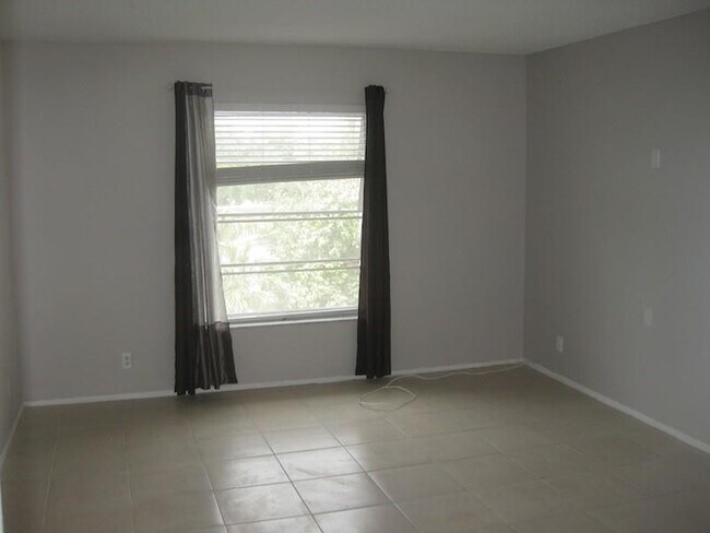 Building Photo - 605 S Pine Island Rd