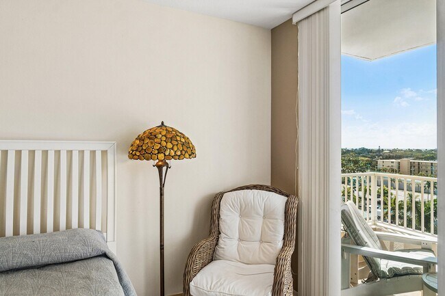 Building Photo - 700 E Boynton Beach Blvd