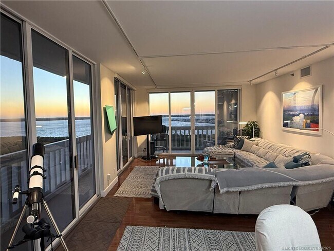 Building Photo - 9960 S Ocean Dr