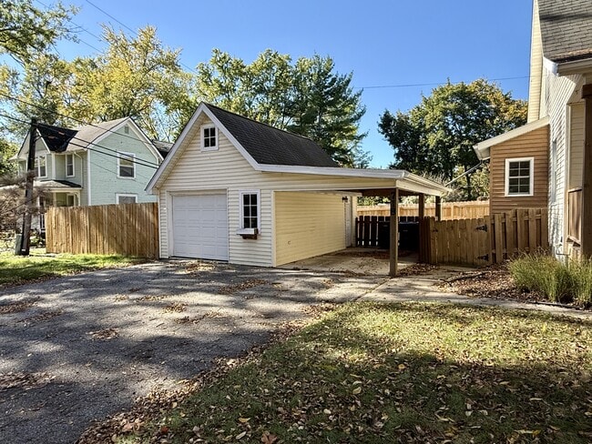 Building Photo - 718 Indianola Ave