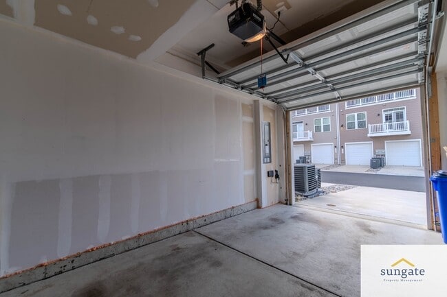 Building Photo - 100 Matisse Pl