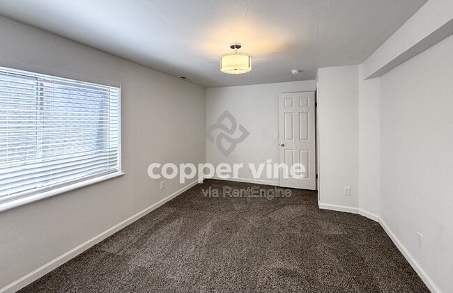 Building Photo - 700 4th St