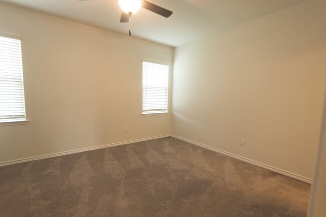 Building Photo - 352 Witchhazel Way