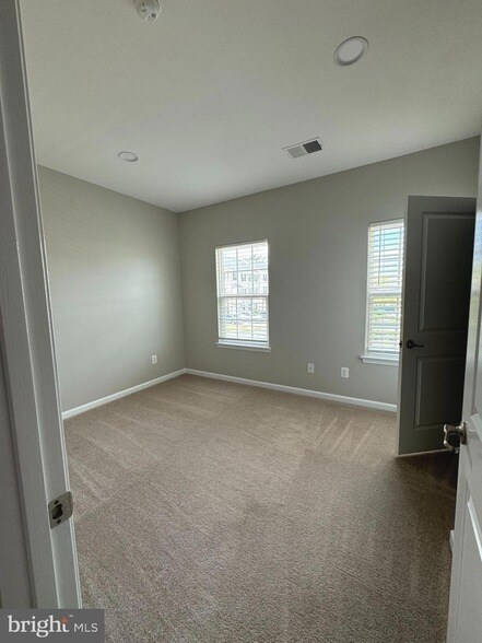 Building Photo - 139 Streamview Drive