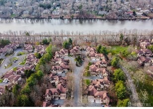 Building Photo - 537 Sayre Dr