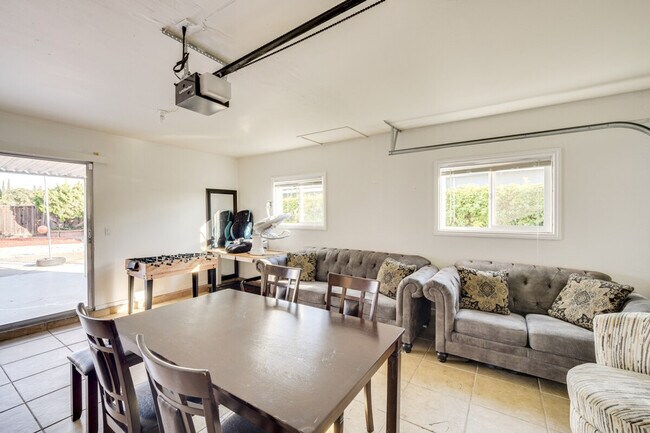 Building Photo - 4615 Armour Dr