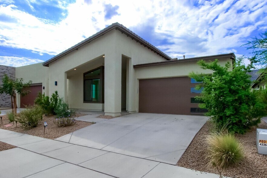 Building Photo - 1005 E Paseo Way
