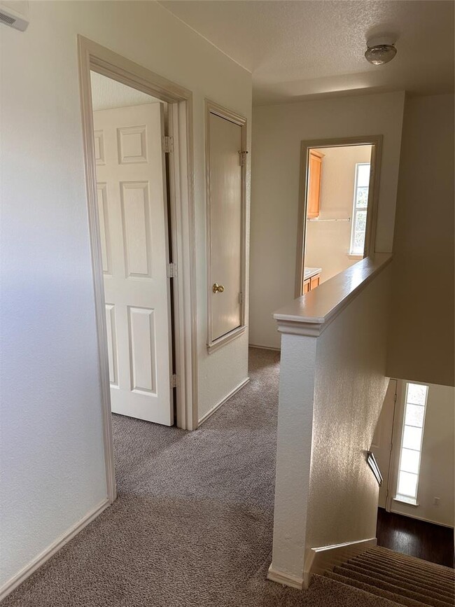 Building Photo - 508 Crater Lake Dr
