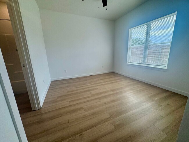 Building Photo - Spacious 3-Bedroom Duplex Near Texas Tech