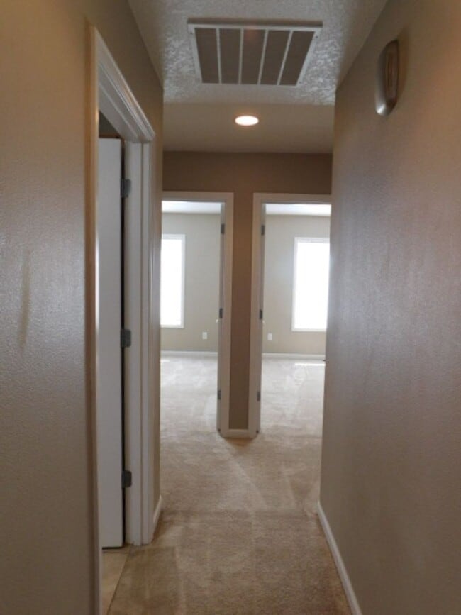 Building Photo - 3Bd/2Ba Single Story House - Available Soon!