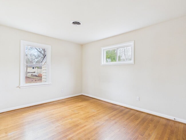 Building Photo - 1018 Barlen Dr