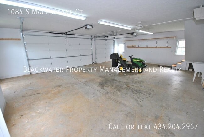 Building Photo - Beautiful Home in Lake Vista