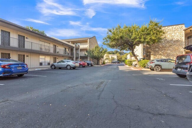 Building Photo - 500 E Riverside Dr