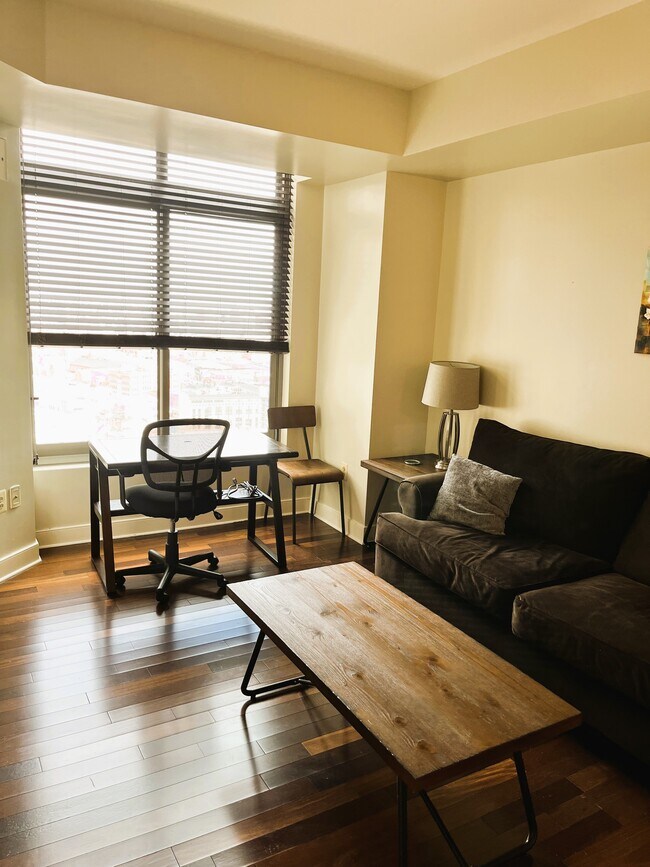 Living room - 675 President St