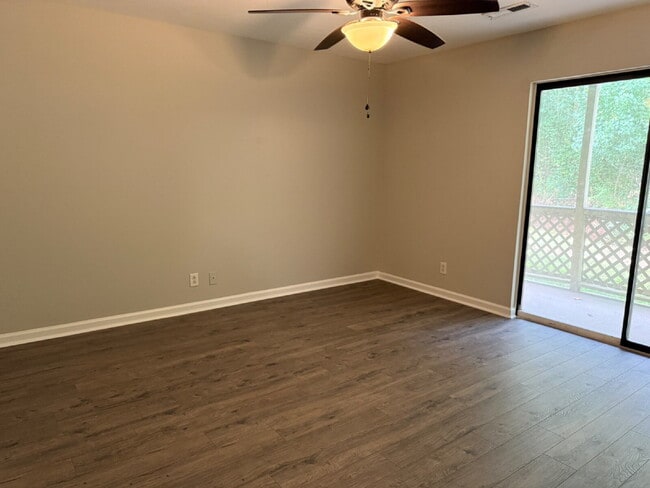 Building Photo - "Cozy 2-Bed Condo in Huntsville with Firep...