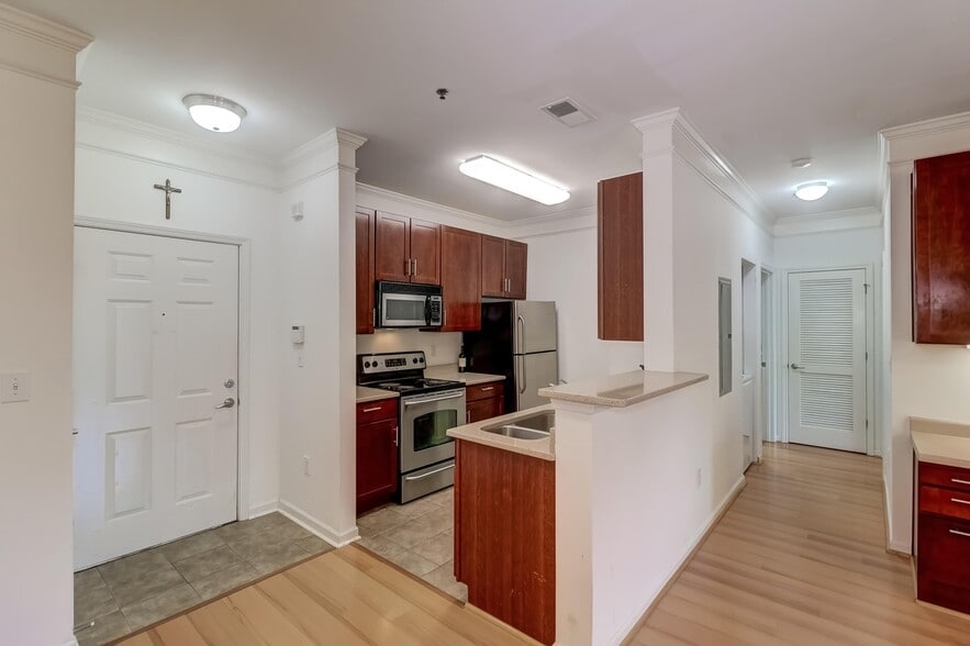 Building Photo - 1755 Central Park Rd