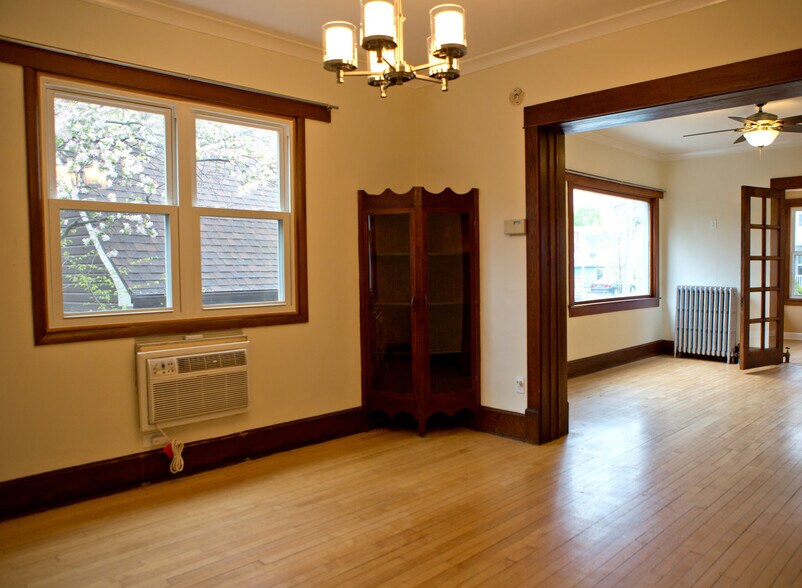 Building Photo - 225 Buell St