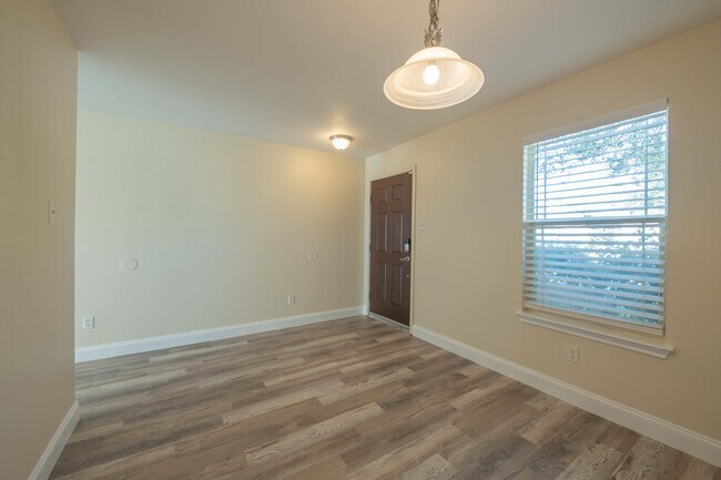 Building Photo - 529 W Metcalfe St