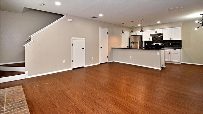 Building Photo - 4411 Whispering Valley Dr